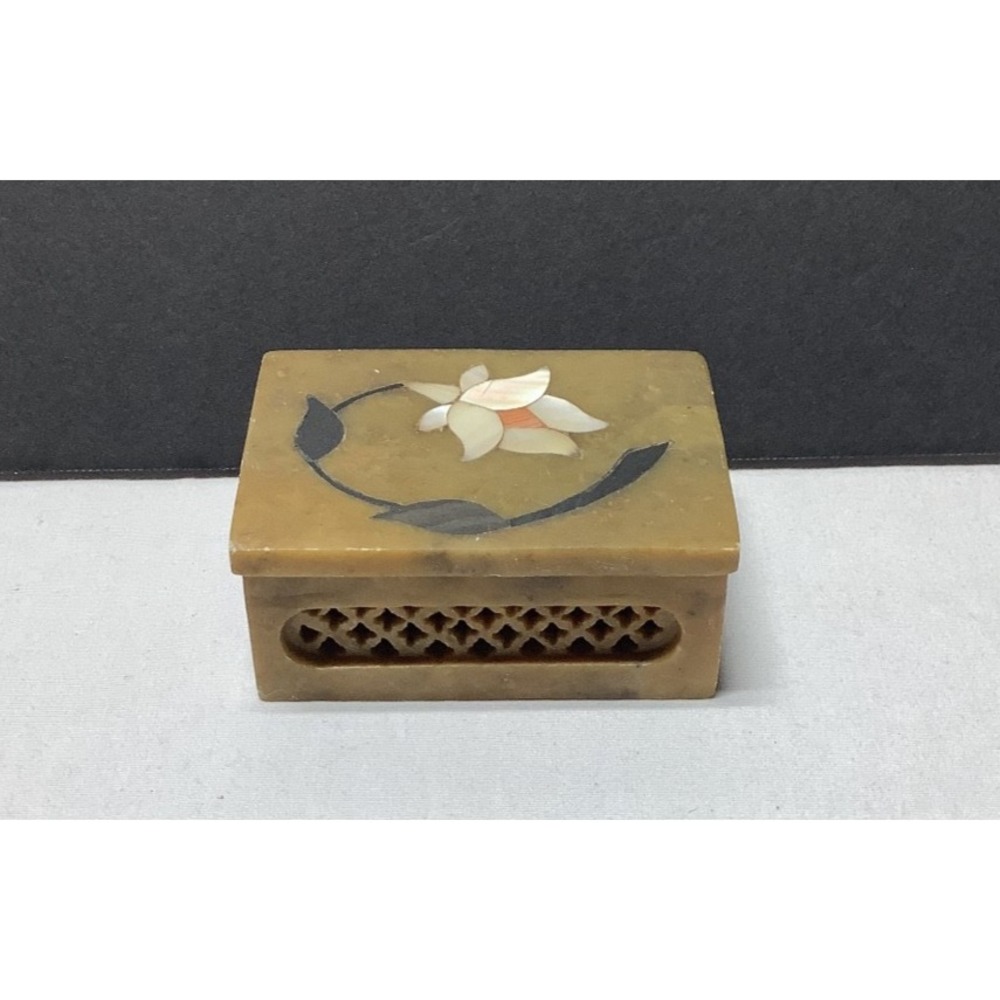 Vtg Fetco Hand Carved Soapstone Box w/Inlaid Flower  Lid 1.25"x2"x2.75" jewelry